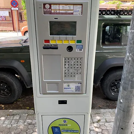 Bonito, Tranquilo Y Fresco En Nervion Appartamento